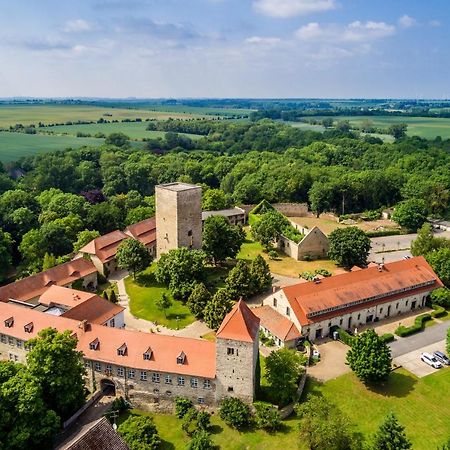 Hotel Burg Wanzleben Bagian luar foto