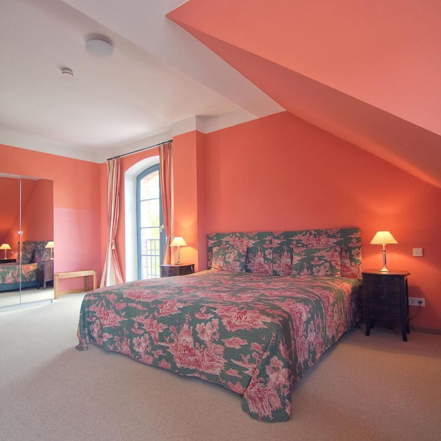 Hotel Burg Wanzleben Bagian luar foto