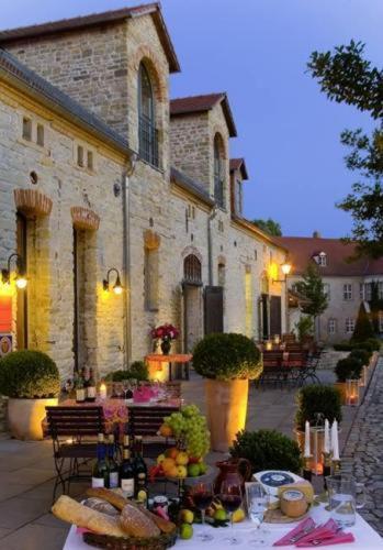 Hotel Burg Wanzleben Bagian luar foto