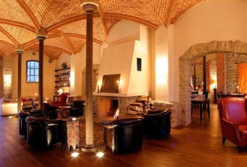 Hotel Burg Wanzleben Bagian luar foto