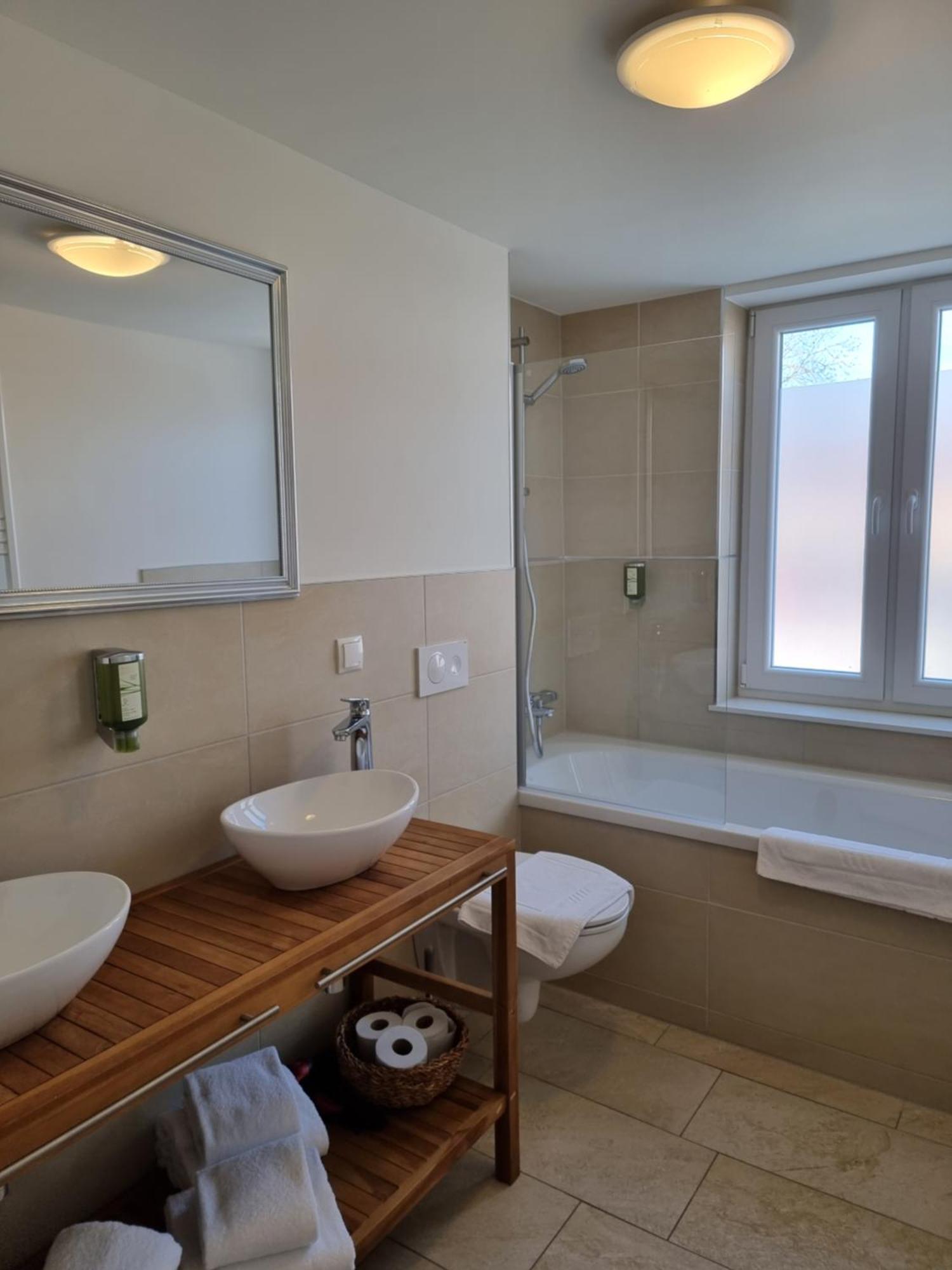 Hotel Burg Wanzleben Bagian luar foto