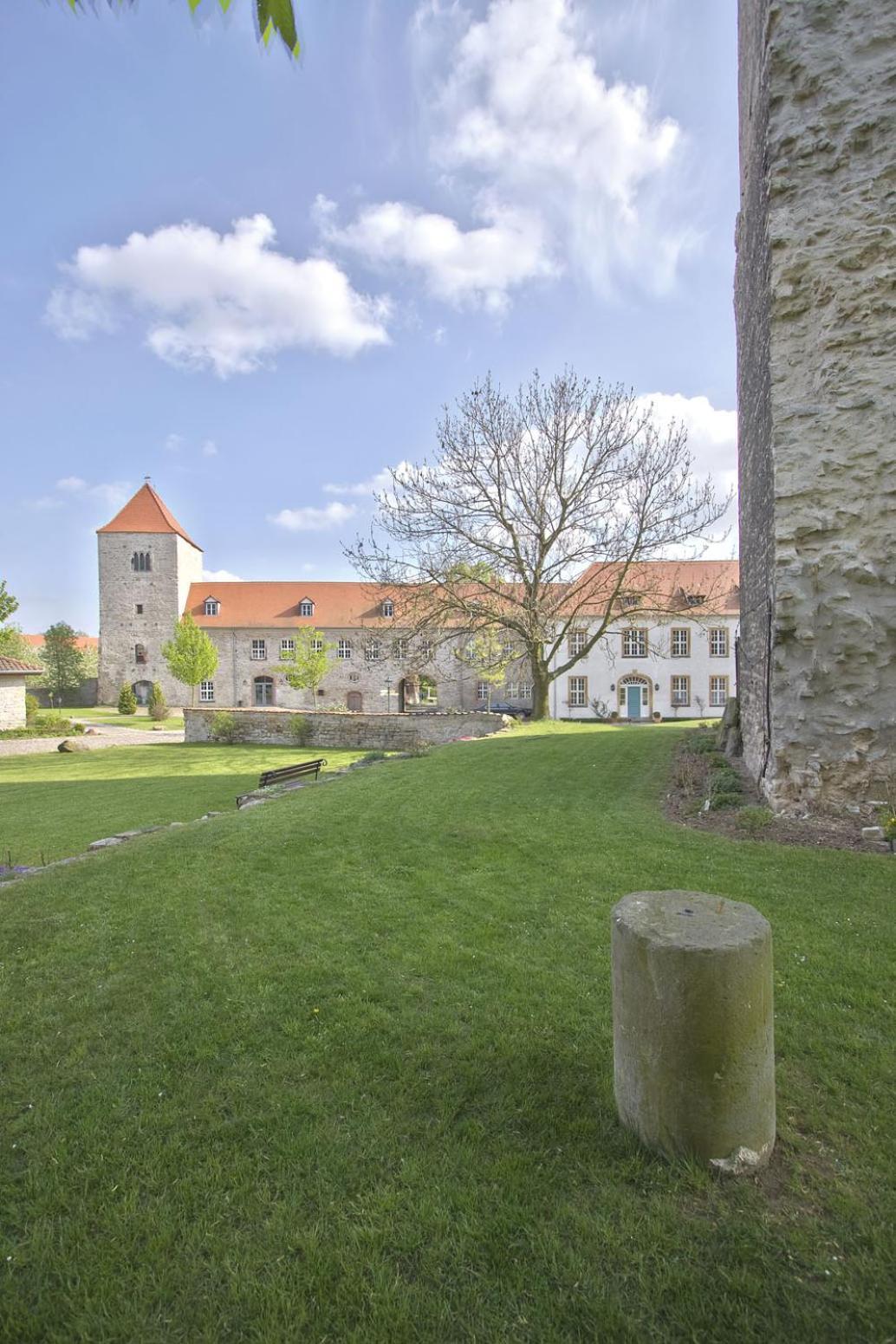 Hotel Burg Wanzleben Bagian luar foto