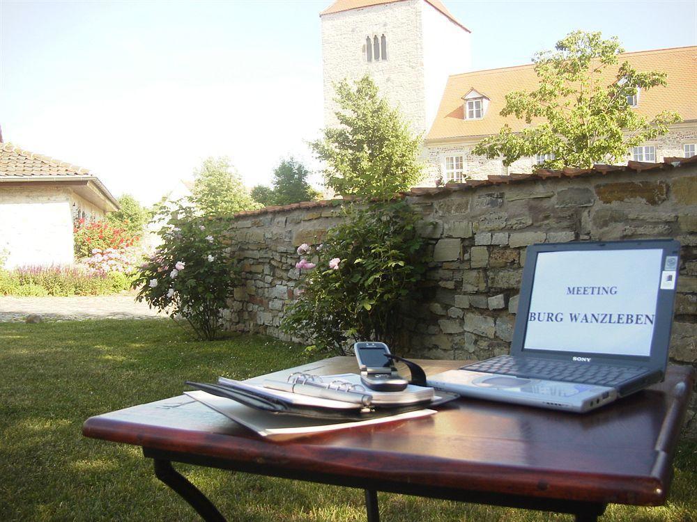 Hotel Burg Wanzleben Bagian luar foto