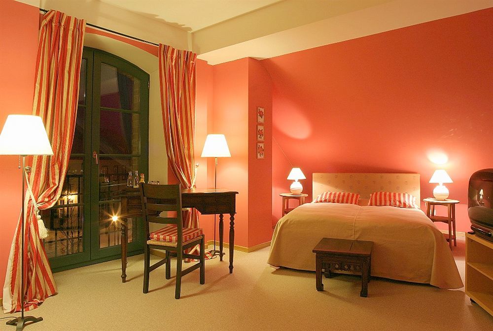 Hotel Burg Wanzleben Bagian luar foto